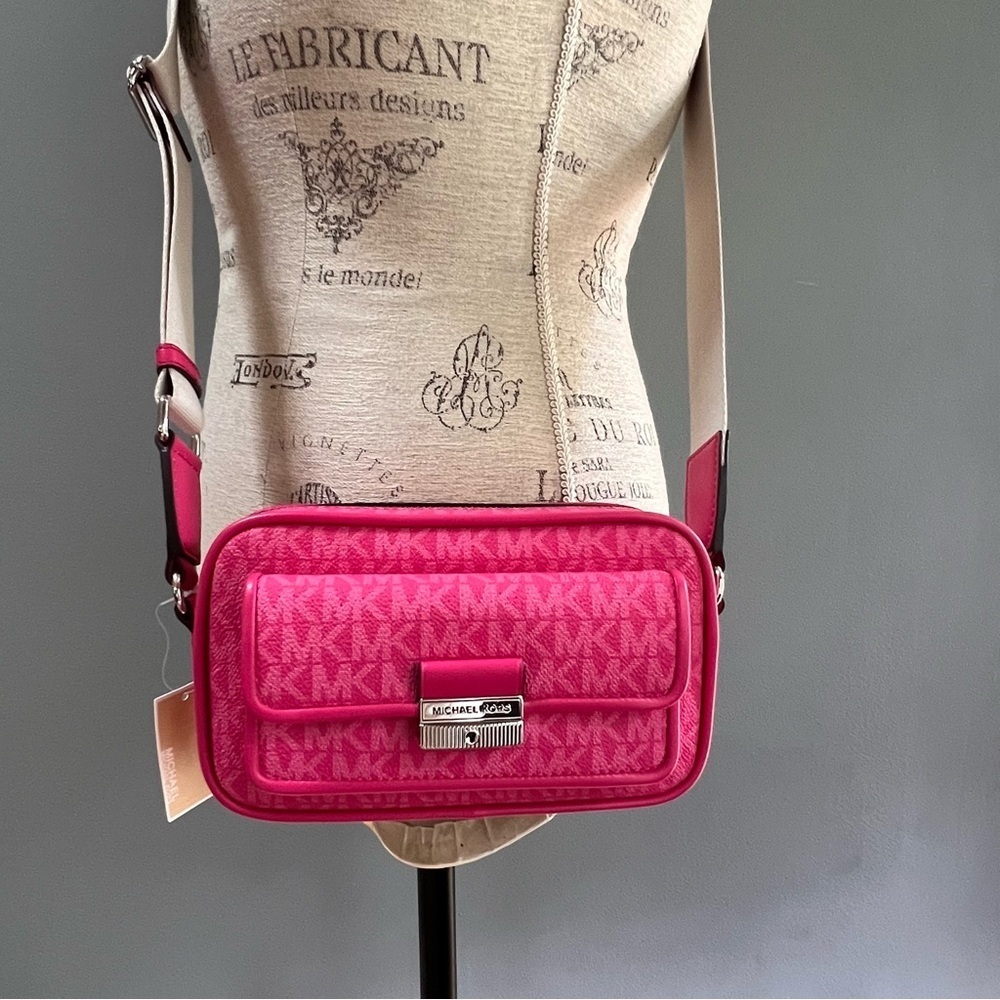 NWT Pink Michael Kors Bradshaw Extra-Small Signature Logo Camera Crossbody Bag - Picture 3 of 4